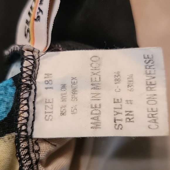 Sun Streak Newport News Black w/Floral Print Swimsuit 18W lined mid section - Picture 10 of 11